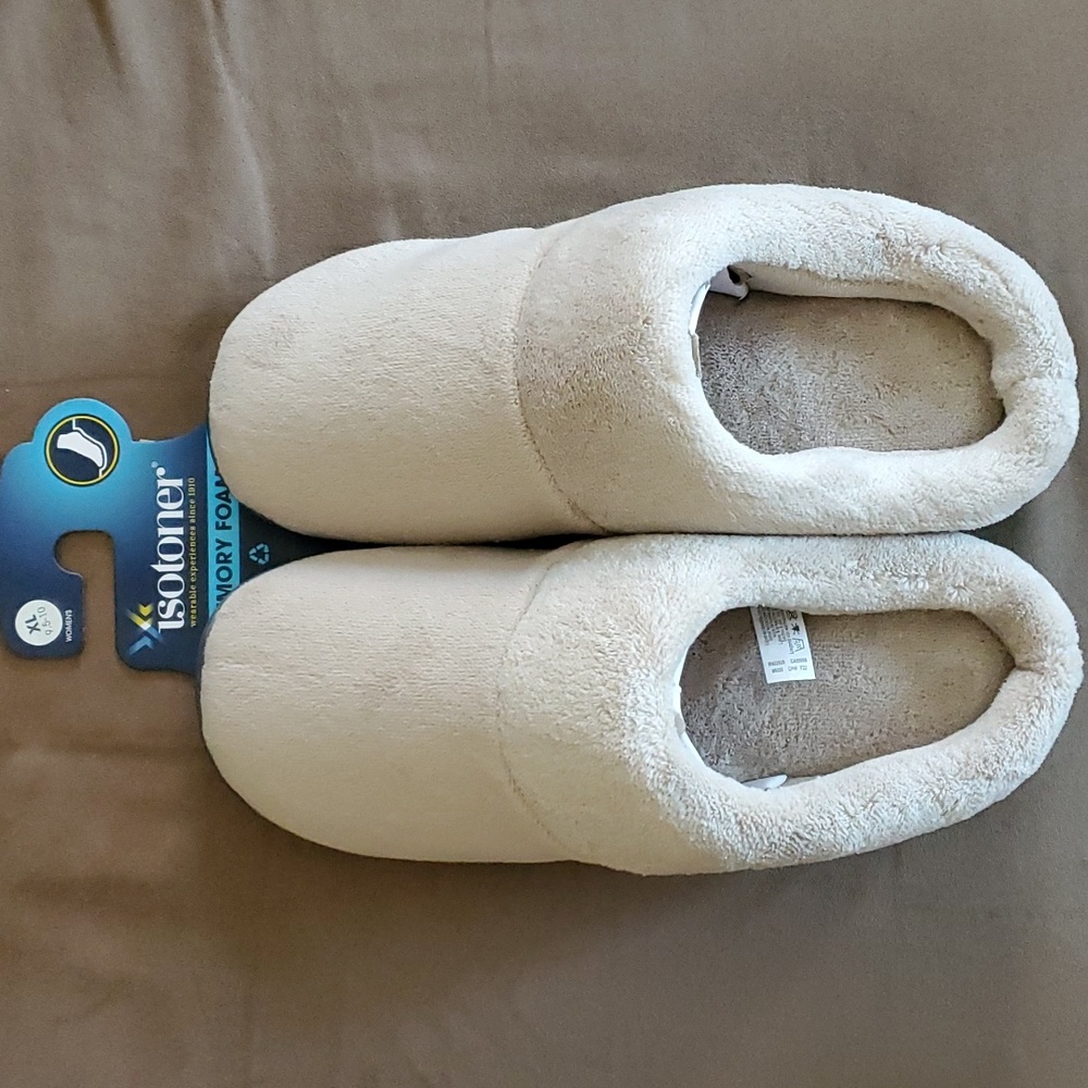 NWT Women's Isotoner memory foam slippers. Taupe.  XL (9.5-10)